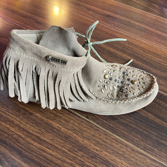 Anna Sui very stylish and comfortable shoes . - Picture 3 of 7